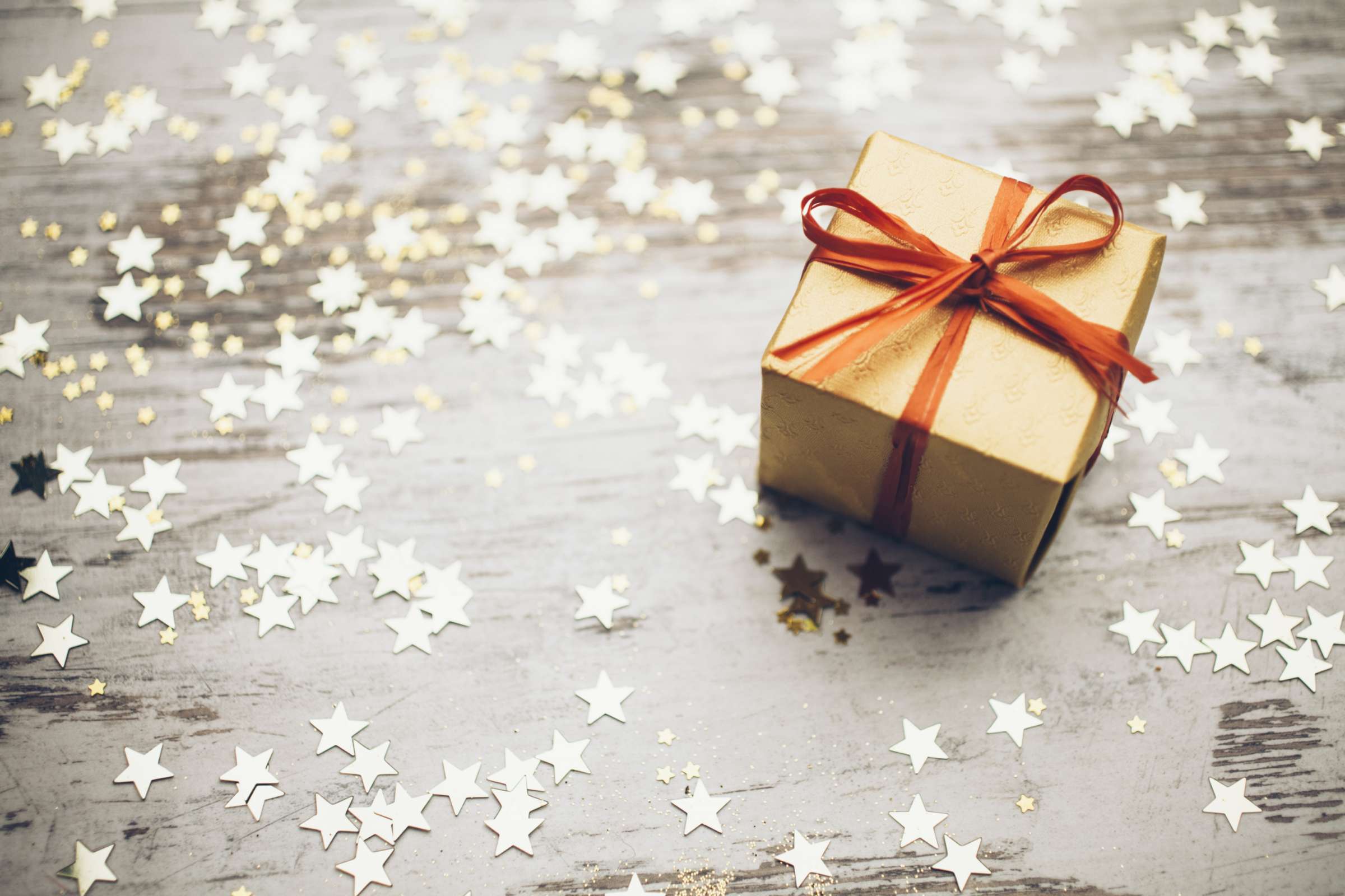 Background image: Wrapped Present_Bow and Stars